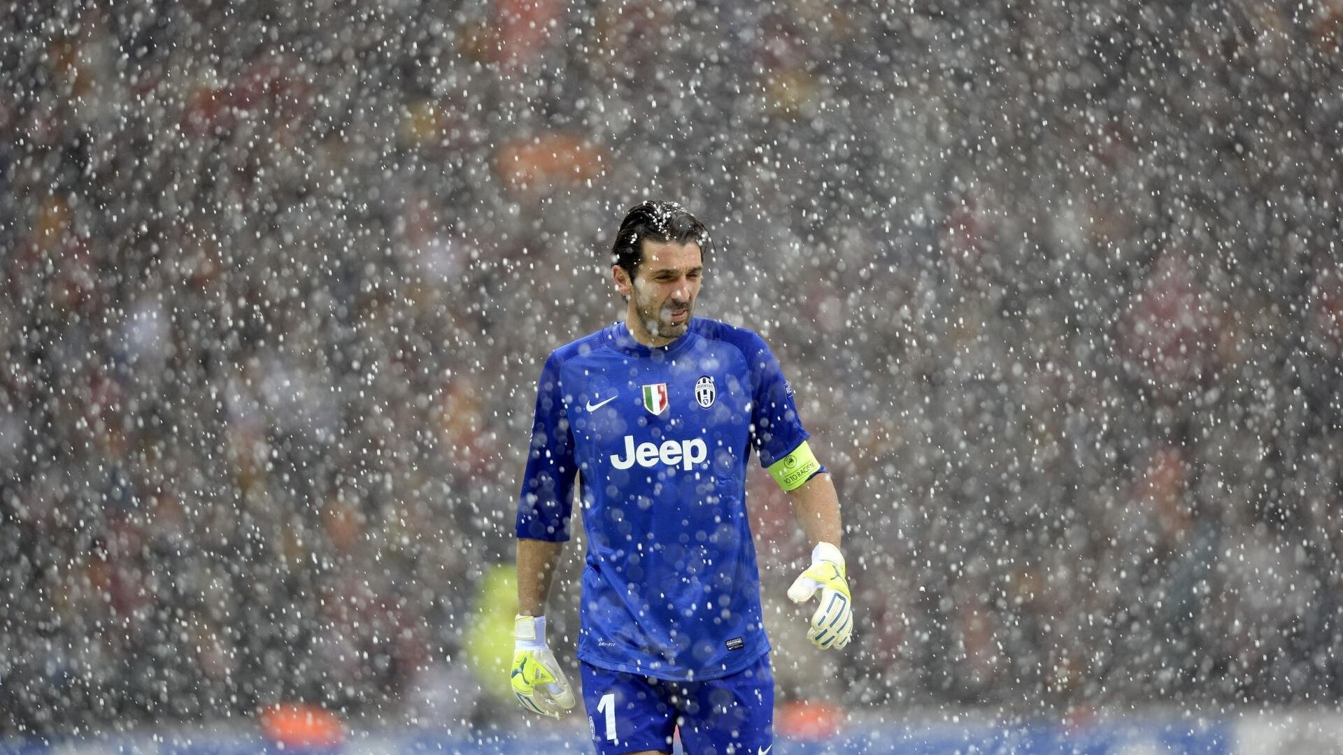 游官网主页-足球赛场焦点！荷兰队对阵韩国队，核心球员受伤，球队前景蒙阴影